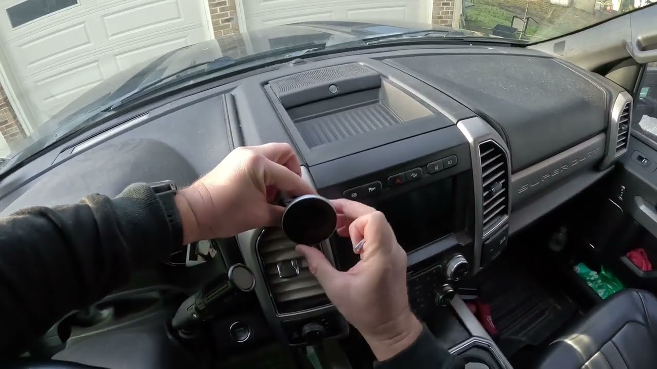 Tackform Link vent mount Magnetic wireless charger install