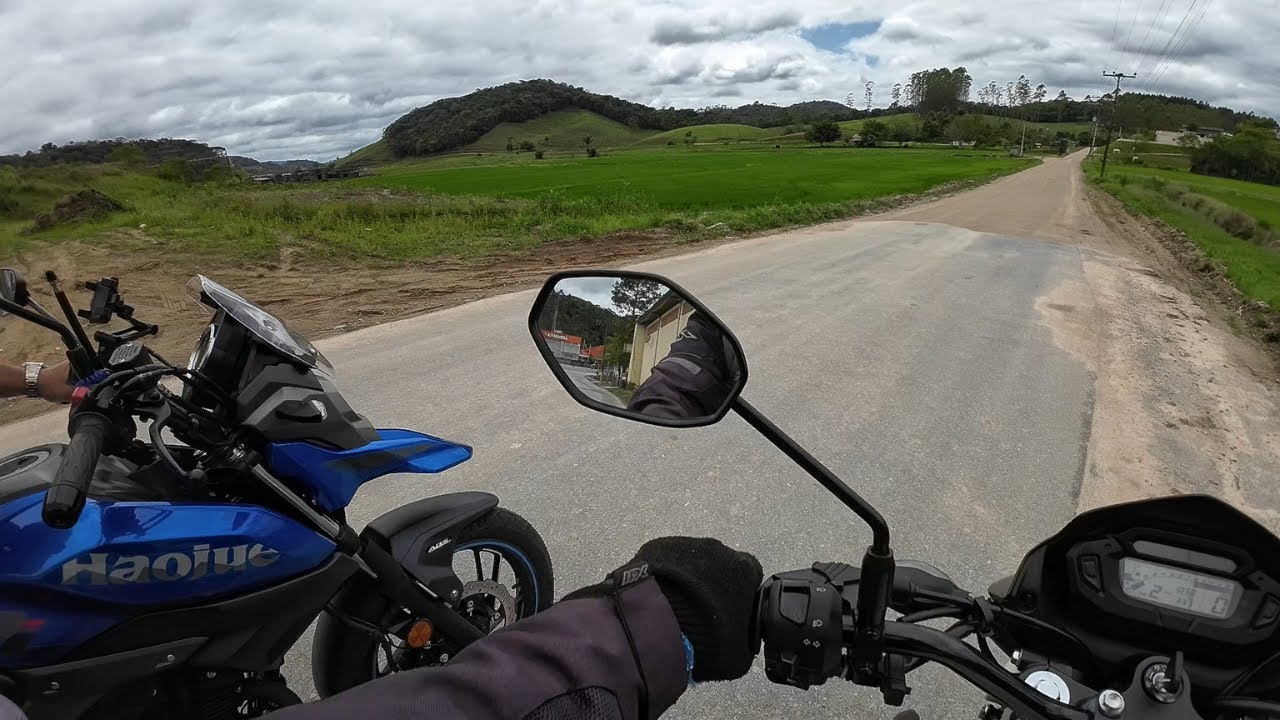 Motovlog com a Haojue NK 150 , Acompanhado por uma DL 160 .