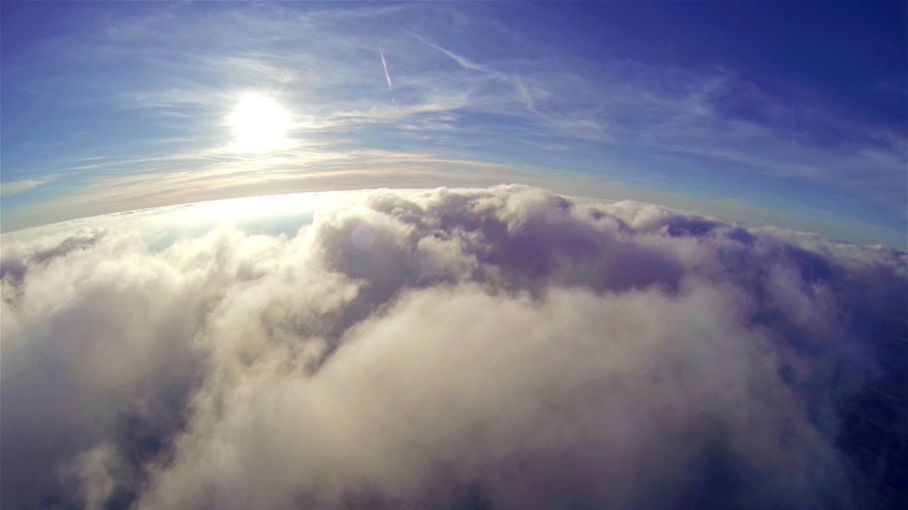 Powered Paragliding - Flying above the Clouds - Let nad Mraky