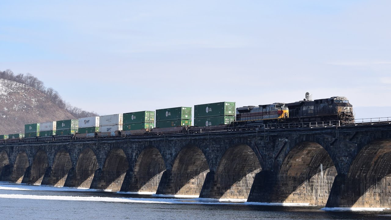 Trains on the Rockville Bridge near Harrisburg, PA! Railfanning 1/25/25