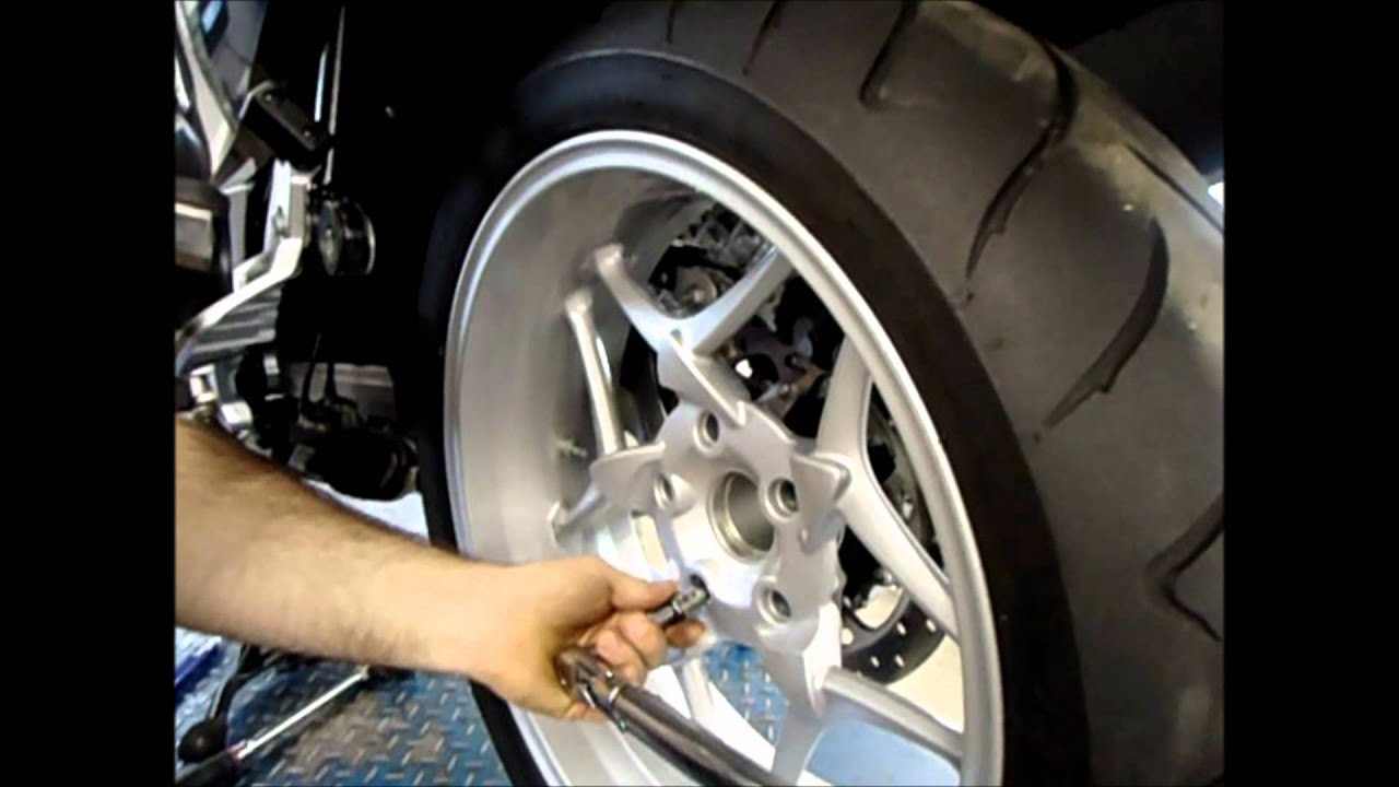 MAX BMW R1200RT Rear Wheel Removal