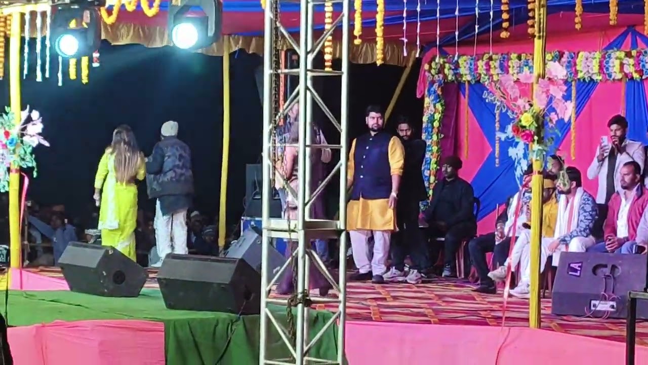 खुशी कक्कर का स्टेज सॉन्ग देखिए क्या धमाका हुआ है singer Khushi ka cal ka stage show is gajab dance