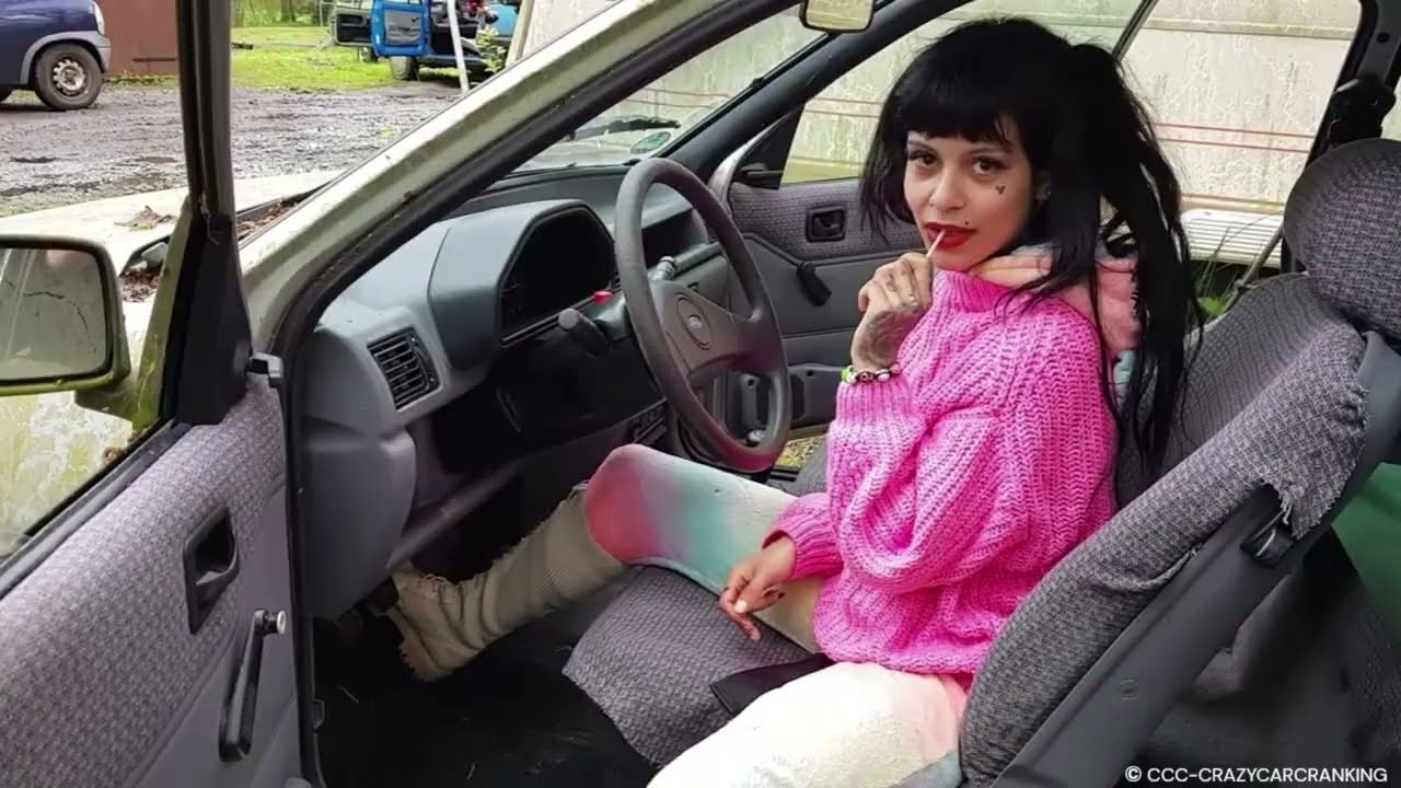 car cranking - Naughty girl cranks neglected car ( PREVIEW )