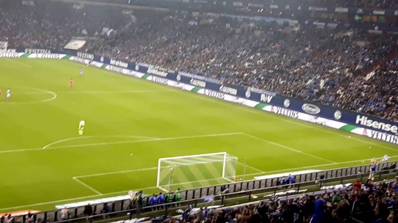 Schalalala Schalalala Schalke (Wechselgesang mit dem ganzen Stadion)