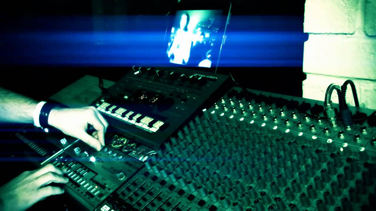 TB-303 vs MC-303 - LIVE ACID JAM