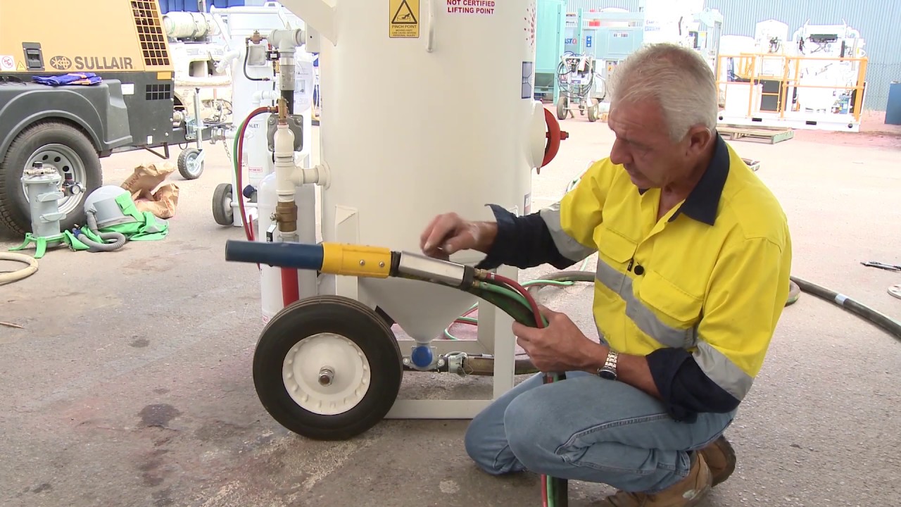 Kinking blast hose accelerates wear