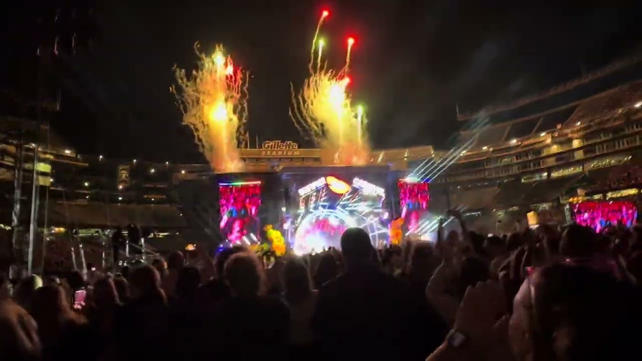 P!nk - So What (encore) at Gillette Stadium - Summer Carnival tour