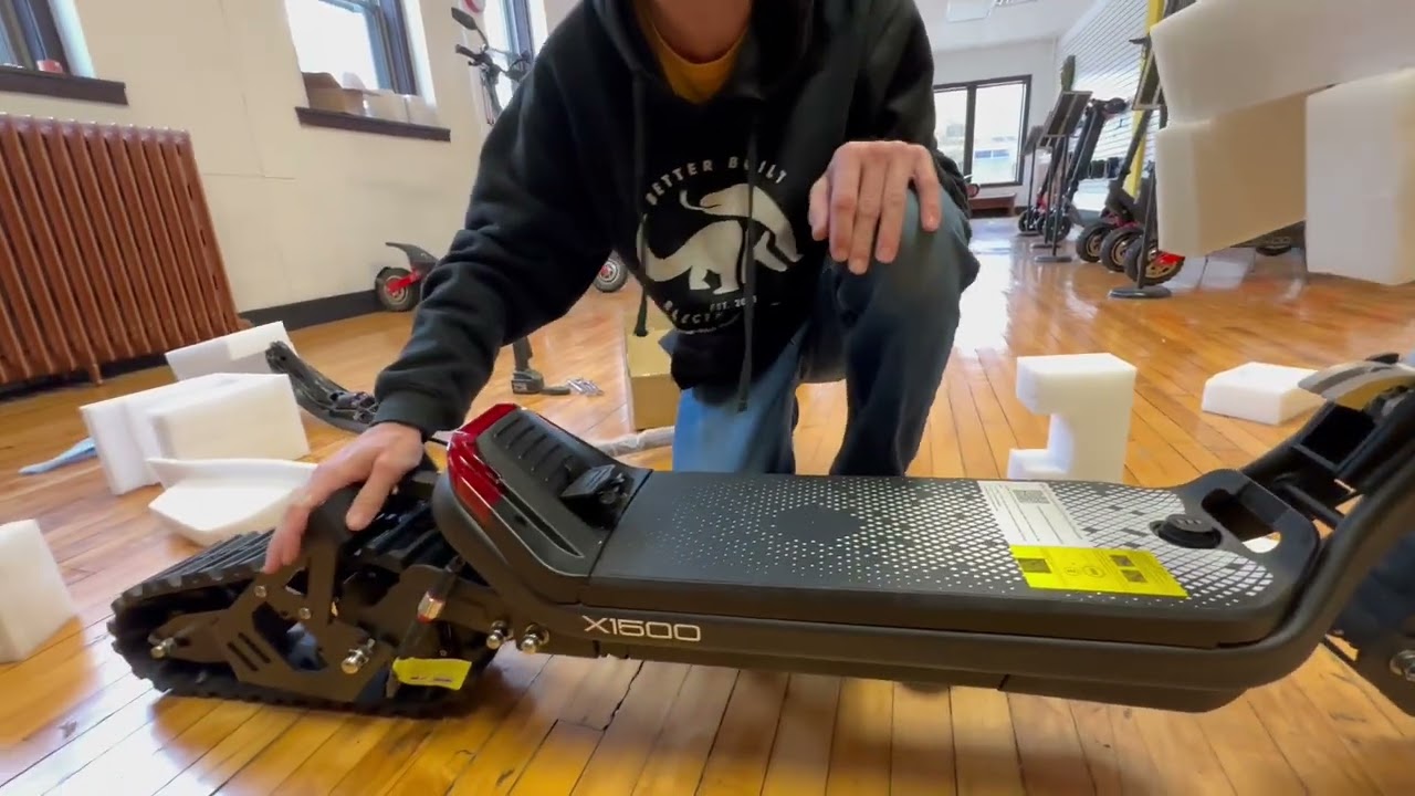 KOMOTO X1500 Crossover Electric Snow Scooter Quick Unboxing Video