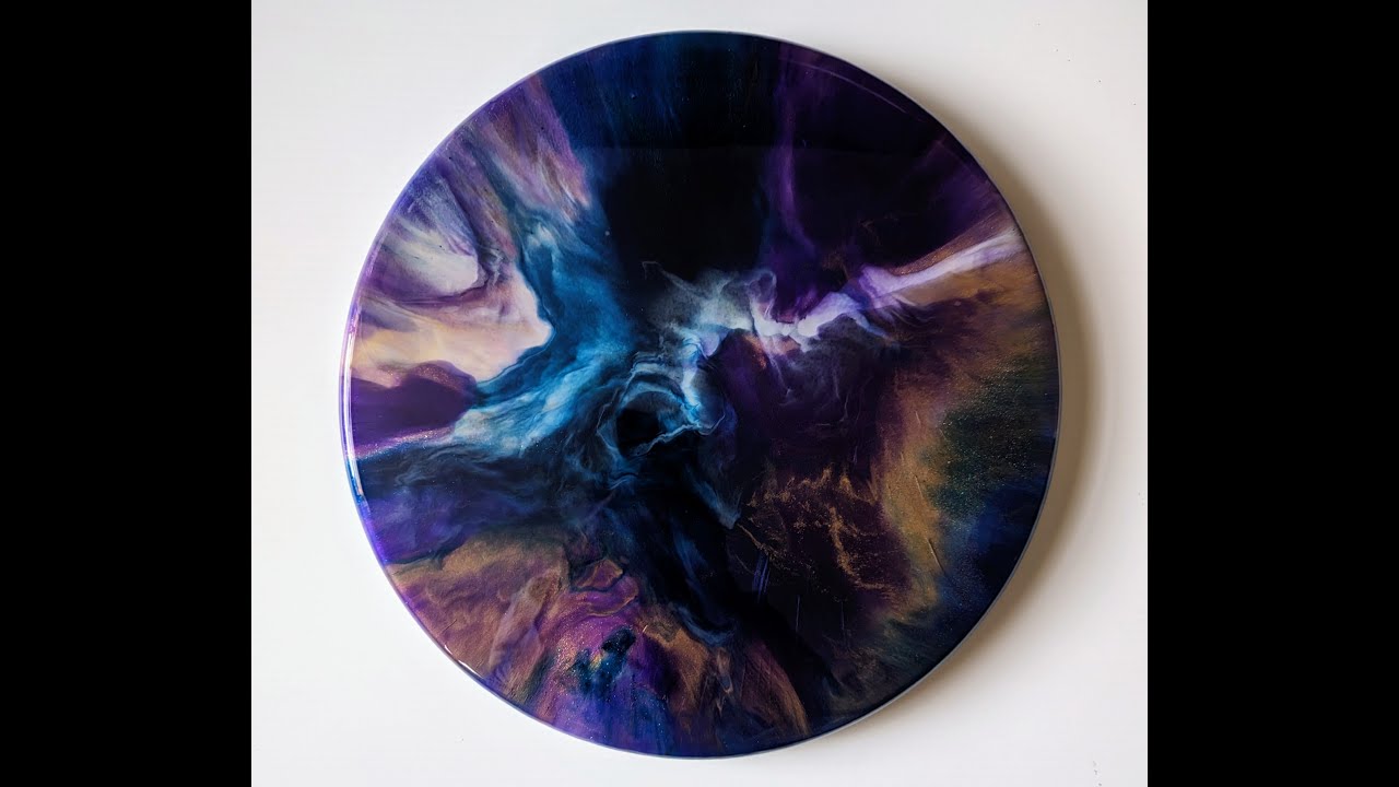 Resin Art on a Lazy Susan: Transforming a Functional Staple into a Mesmerizing Masterpiece