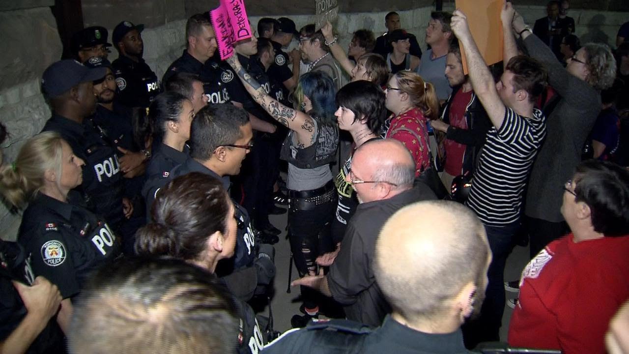 Protesters rally outside late-night Queen&rsquo;s Park session