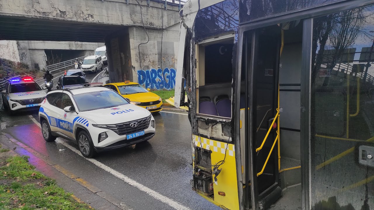 Beyoğlu'nda virajı alamayan İETT otobüsü alt geçit duvarına çarptı: 7 yaralı
