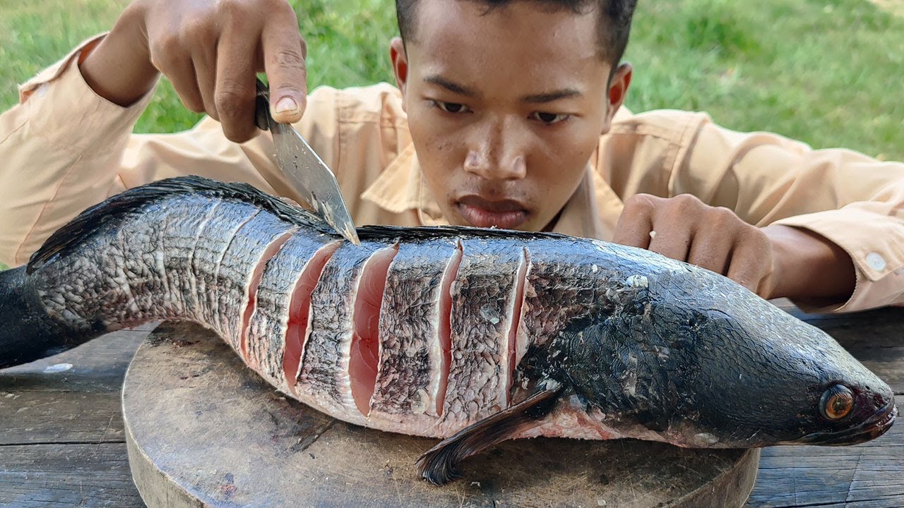 BIG FISH FRY | Fish Cooking Onion | River Fish Cooking in Village | Village Fish Fry Chili Recipe