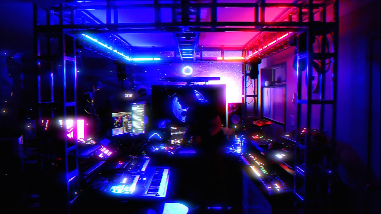 Zero Gravity Love Theme - LIVE Synthwave