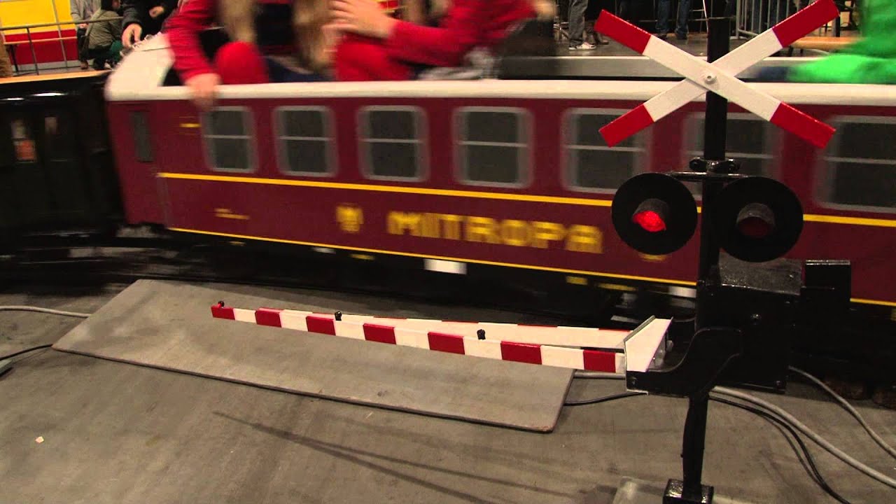 Dutch Railroad Crossings - model crossing for children (3)