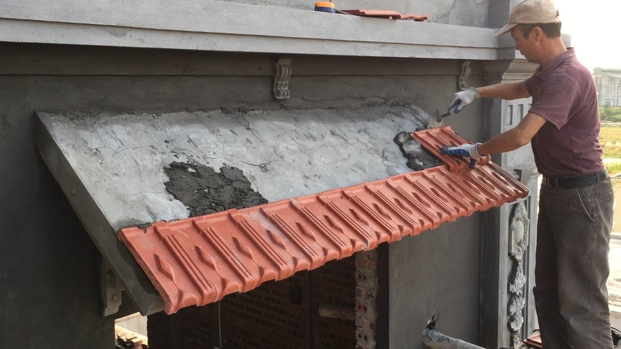 Building Slope Roof Concrete - Install Terracotta Tiles On Roof Small Slope, Construction Worker
