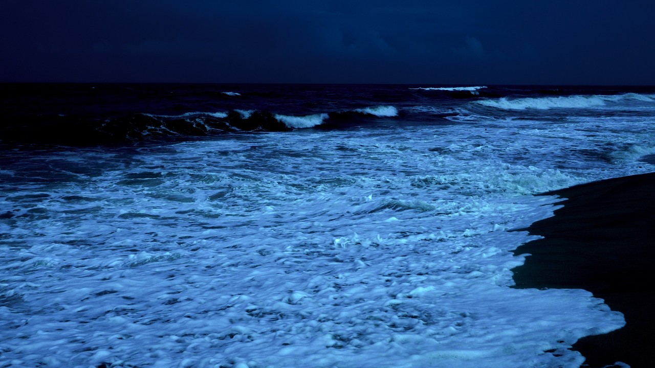Deep Sleeping 10 Hours – Peaceful Midnight Ocean Waves to Ease Stress and Overthinking