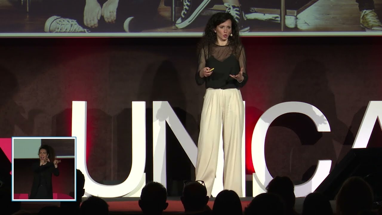 Dietro ai segni: normalizzare la LIS (con LIS) | Susanna Di Pietra & Gloria Antognozzi | TEDxUNICATT