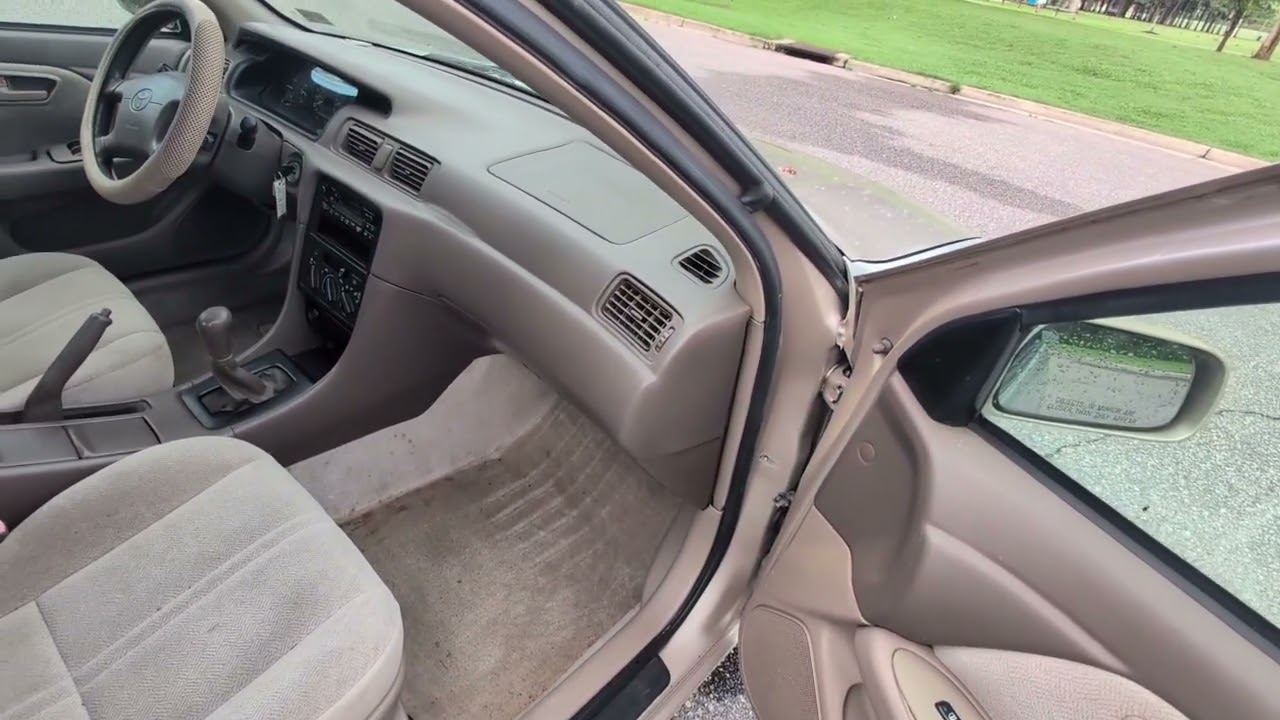 1999 Toyota Camry LE 5-speed manual walk-around/review