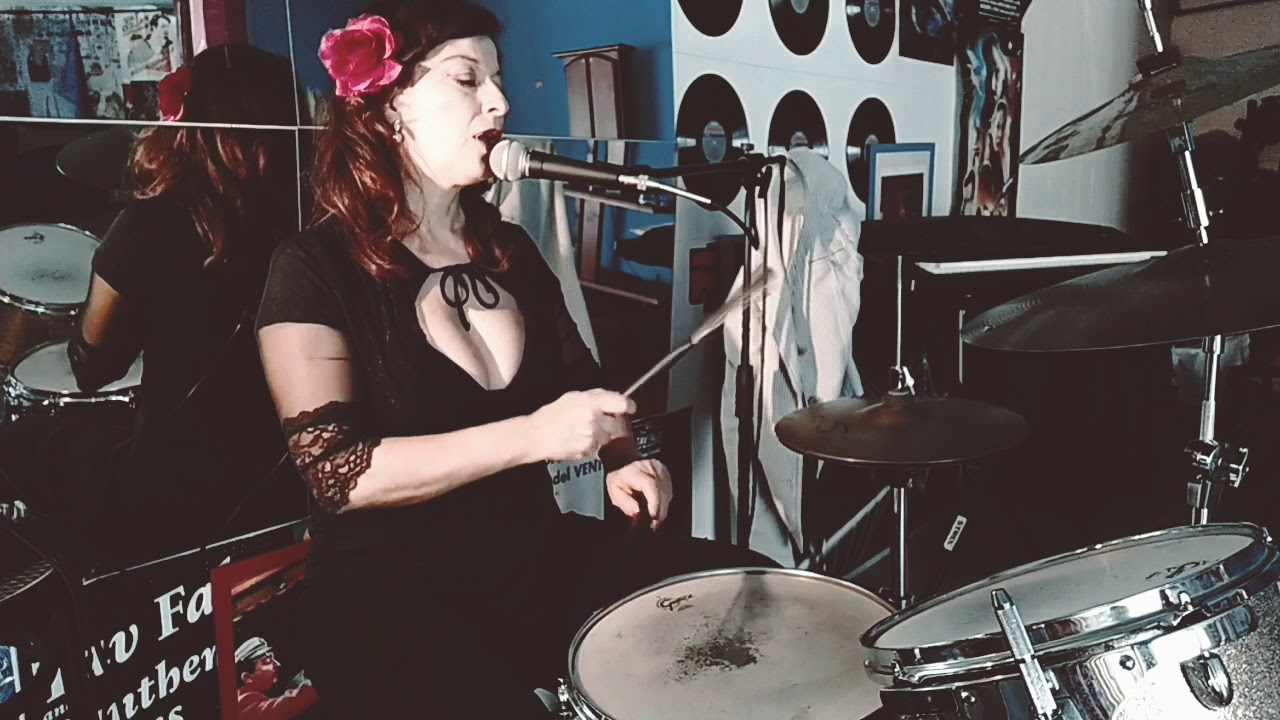 TU VO FA' L AMERICANO  SINGING DRUMS COVER