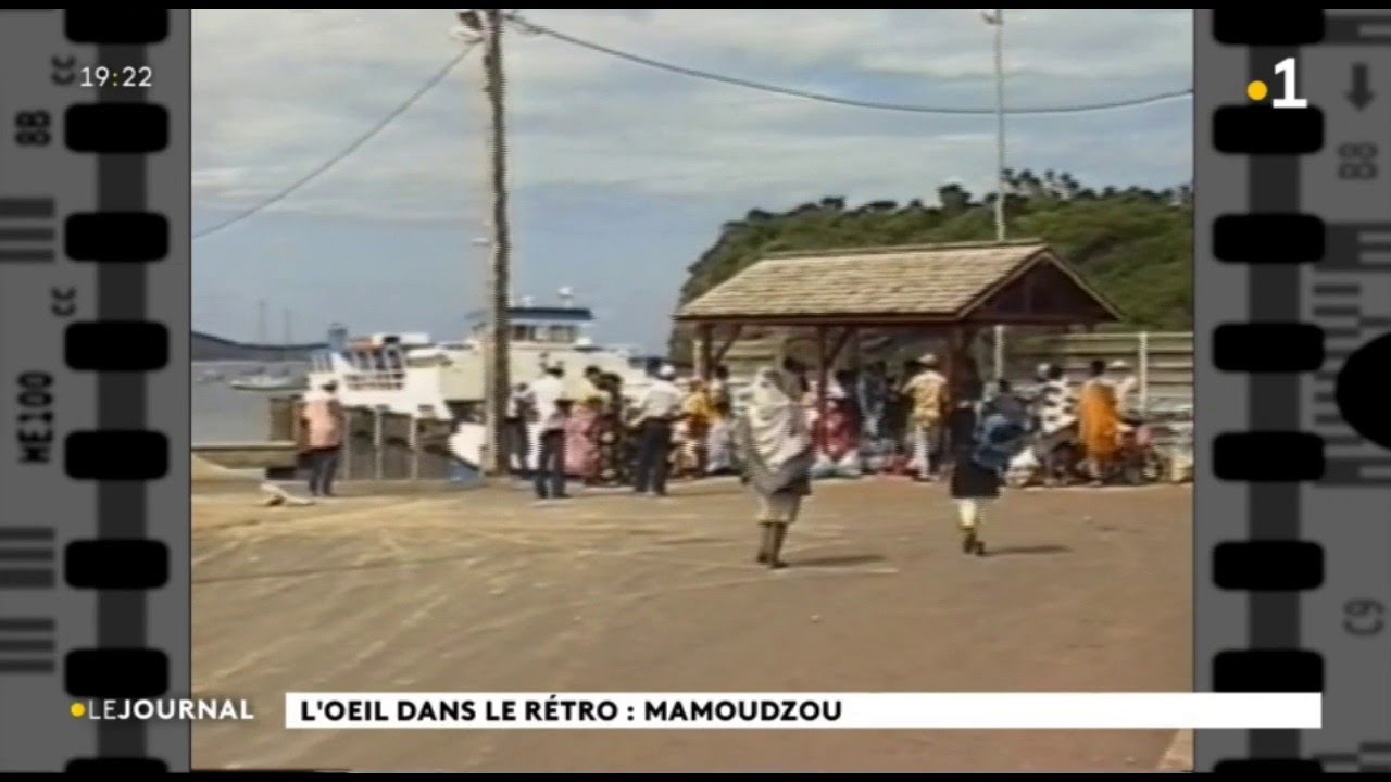 l'oeil dans le rétro à Mamoudzou