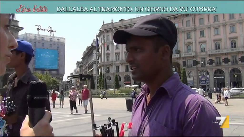 Dall'alba al tramonto: un giorno da vu' cumpra'