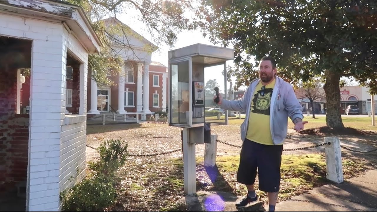 The Amazing Small Town of Butler Georgia is Stuck in 1980s - Video Store / Pay Phone / Town Square