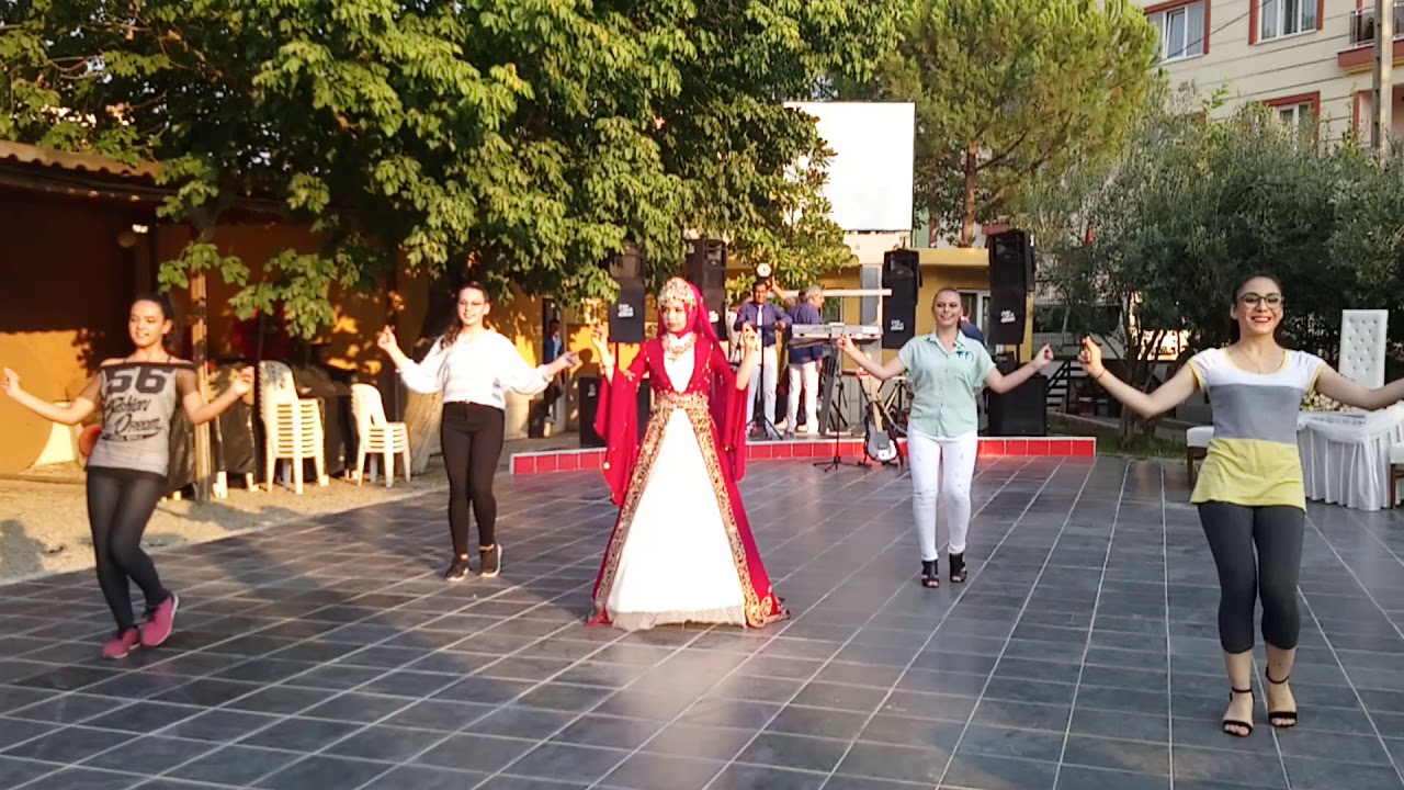 Gelin ve Nedimelerinden muhteşem şov '' Duvar Üstünde Durdum''  size özel dans ve kareografiler