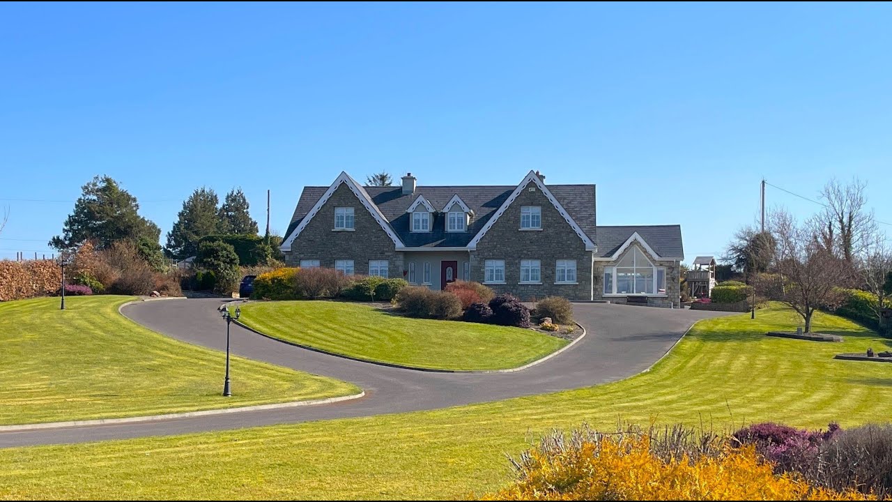 Immaculate House For Sale in Ireland.  Countryside location, 10 minutes from Carrick on Shannon.