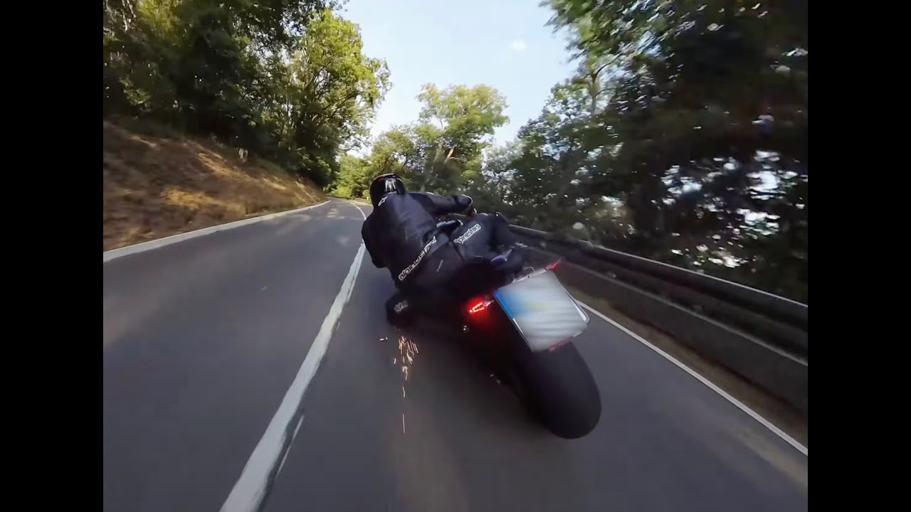 3rd Person | kneedown | BMW S1000R 2023 | Leovince LV10 allblack | RAW Sound