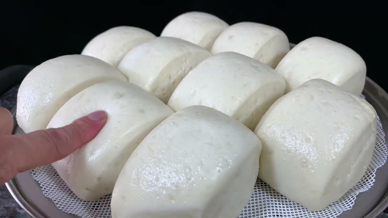 老面馒头简单做法，老面和面粉的比例，揉多少碱面，讲解特别详细The recipe for making old steamed bread is explained in detail.