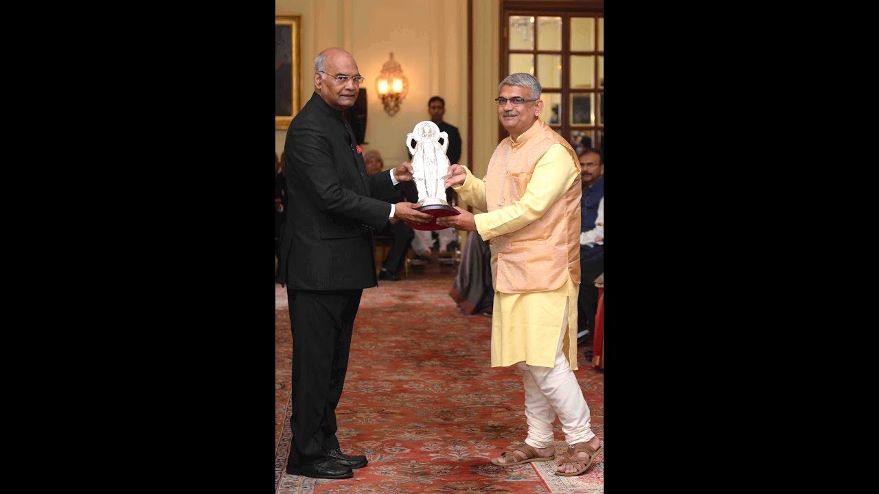 President Kovind presents Pt Ramnarayan Sharma National Ayurved Award