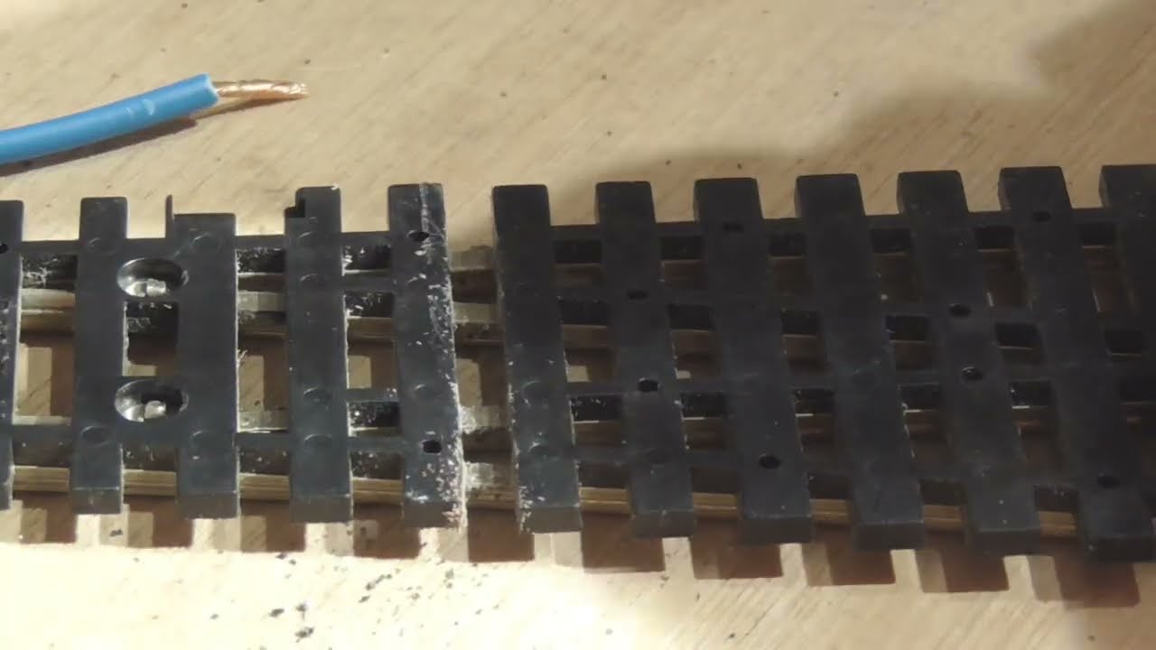 Electrics part 1: intro & how to wire insulfrog & electrofrog points