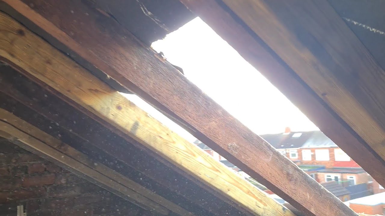 Fitting the Sunlux skylight and insulation