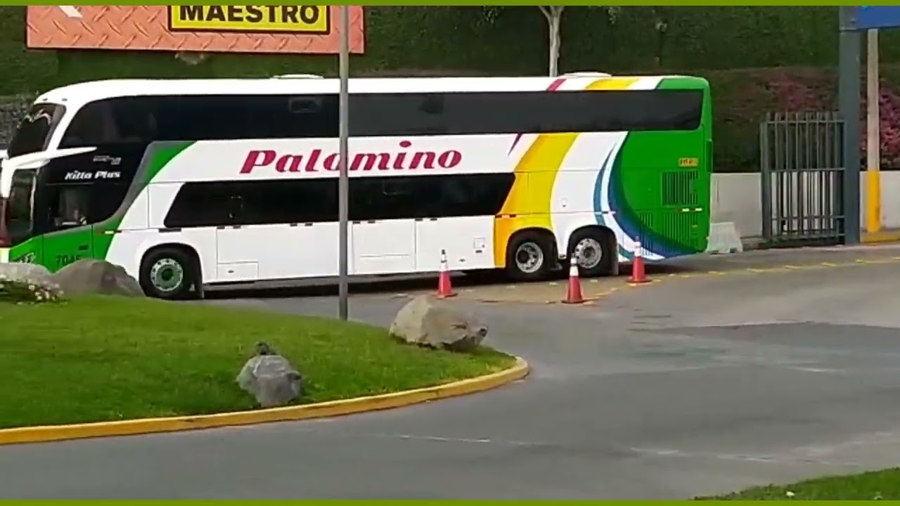 Gran terminal terrestre de Plaza Norte, buses con diferentes destinos del Perú.