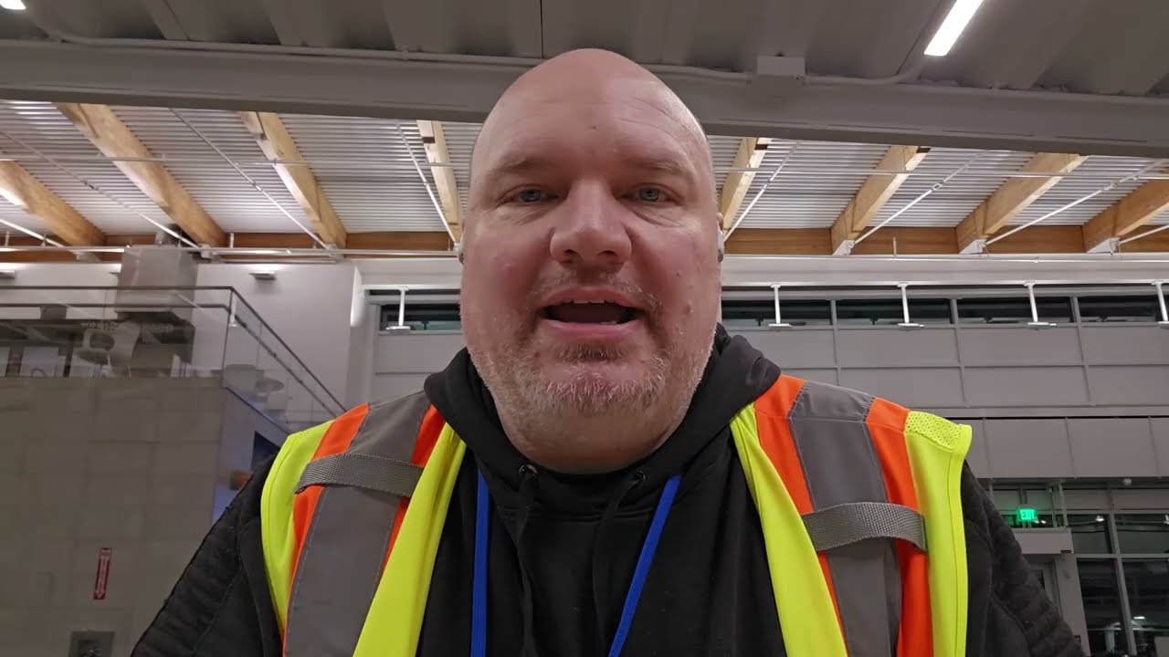 Full Walking tour of the SeaTac Airport main concourse.