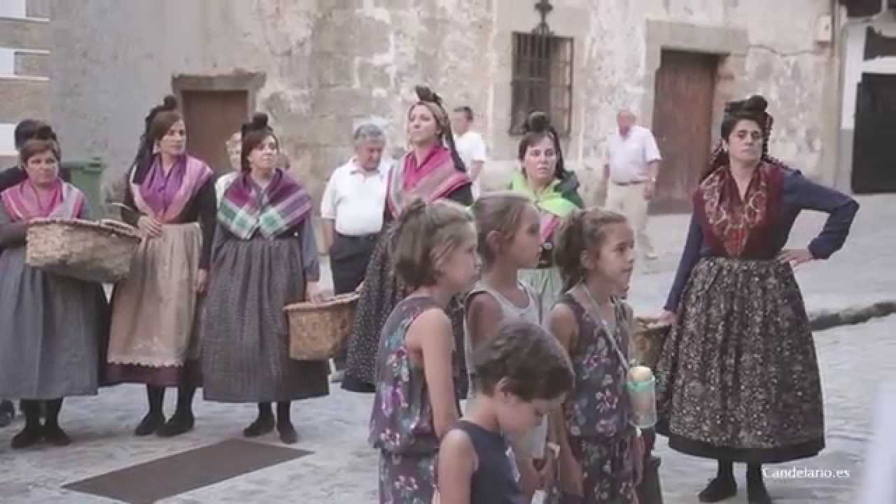 LAS CANDELARIAS PIDEN LA VAJILLA PARA EL BANQUETE DE LA BODA TÍPICA 2015