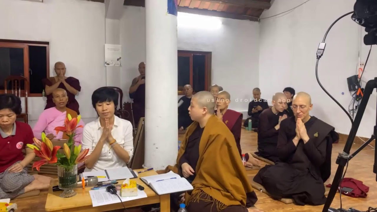 Meditation retreat: night dhamma talk