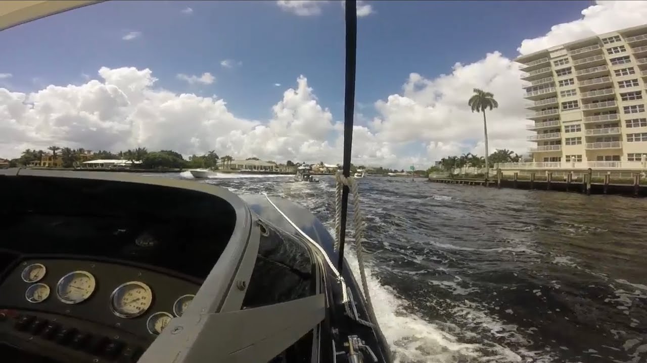 Water Cops vs Donzi speeding through Ft. Lauderdale Florida