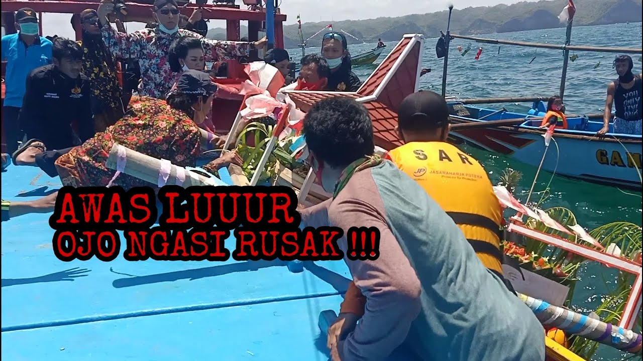 SAKRAL !!! PROSES SEDEKAH LAUT / LABUHAN DI PANTAI SADENG GUNUNGKIDUL