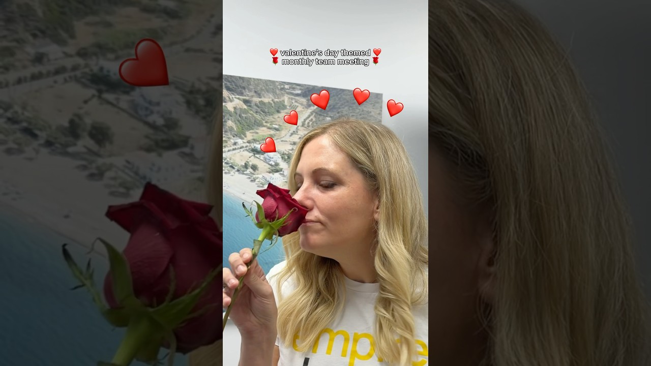 Отмечаем День святого Валентина заранее на нашей ежемесячной командной встрече 🌹❤️💋