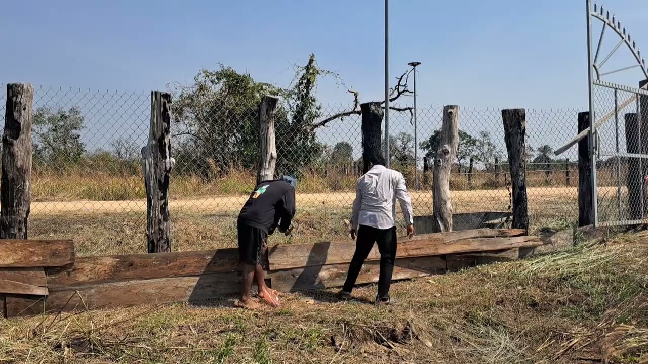 រៀបចំវ៉ែក្តាបិទរបងដីលោកពូខា