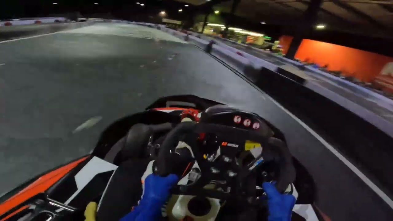 Prove libere KZR MARTINSICURO Indoor , pista nuova e kart nuovi. Best Lap 41.476
