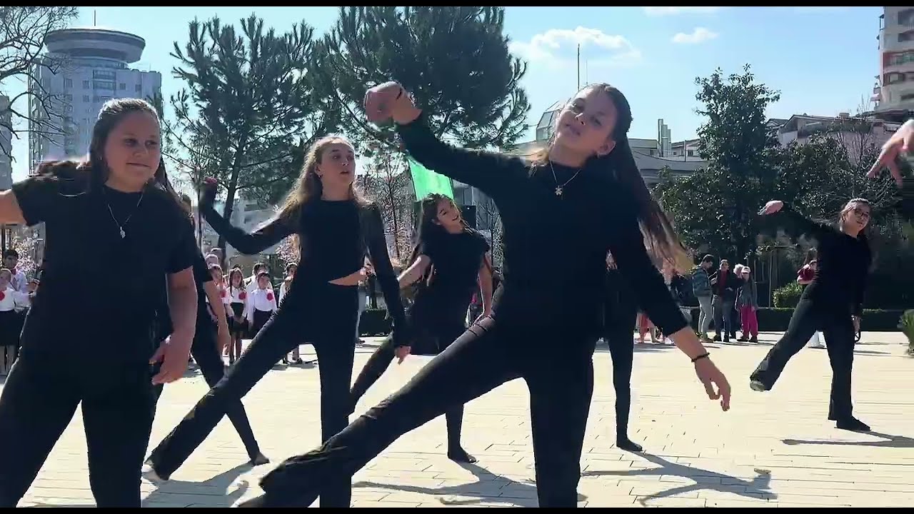 Arlisa Voci - Balet