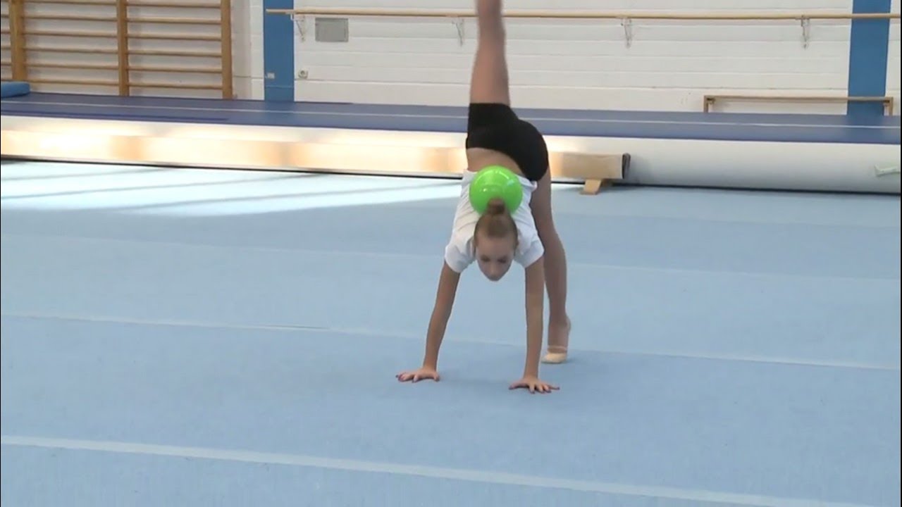 Elemente der Rhythmischen Sportgymnastik - Punkten mit Reifen, Ball & Co.