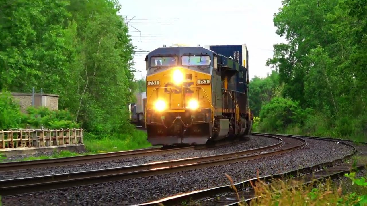 What The Heck Kind Of A Train Is This?? Canadian Pacific Trains w DPU Alright's! CSX GP40-2 Roars By