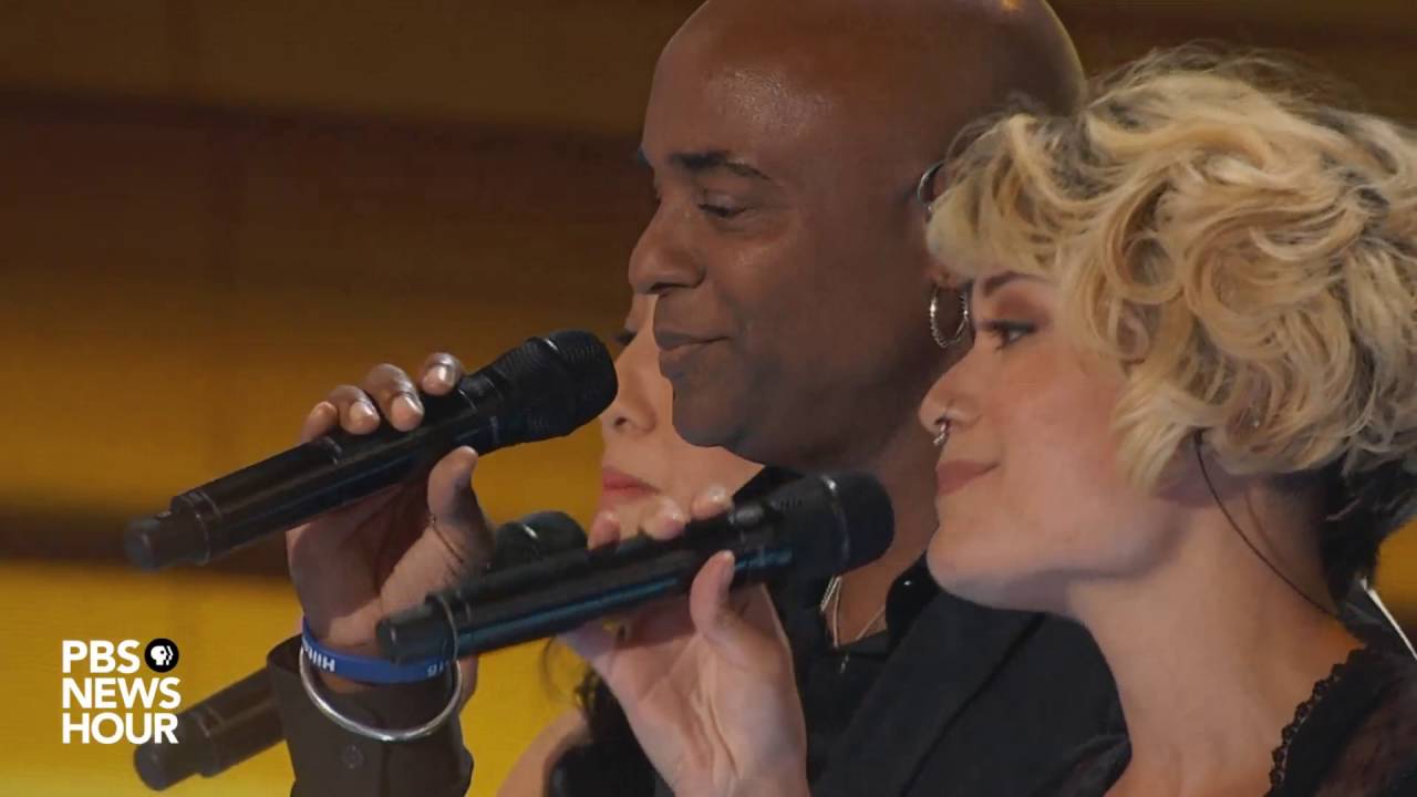 Watch Carole King perform 'You've Got A Friend' at the 2016 Democratic National Convention