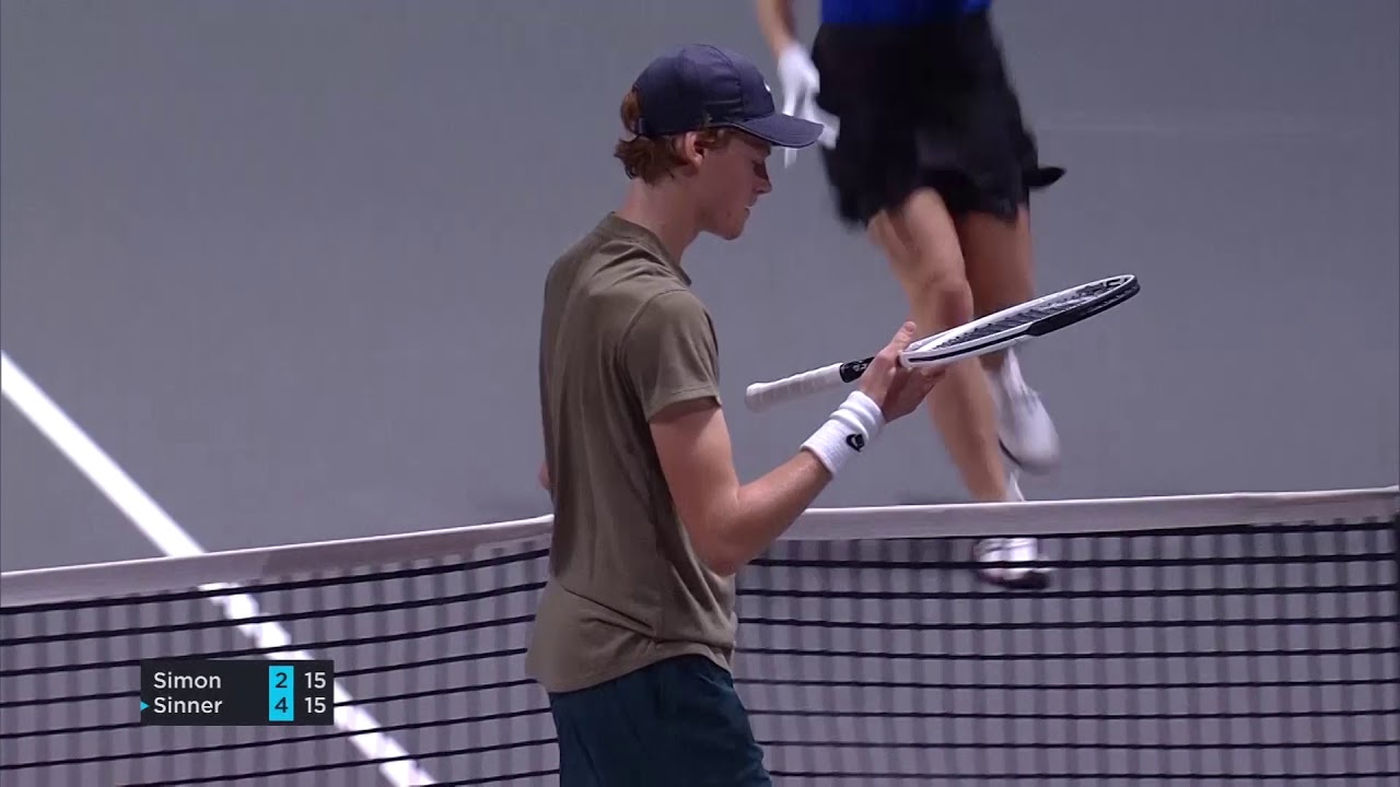 Sinner loses racquet&hellip; hits the ball with his head