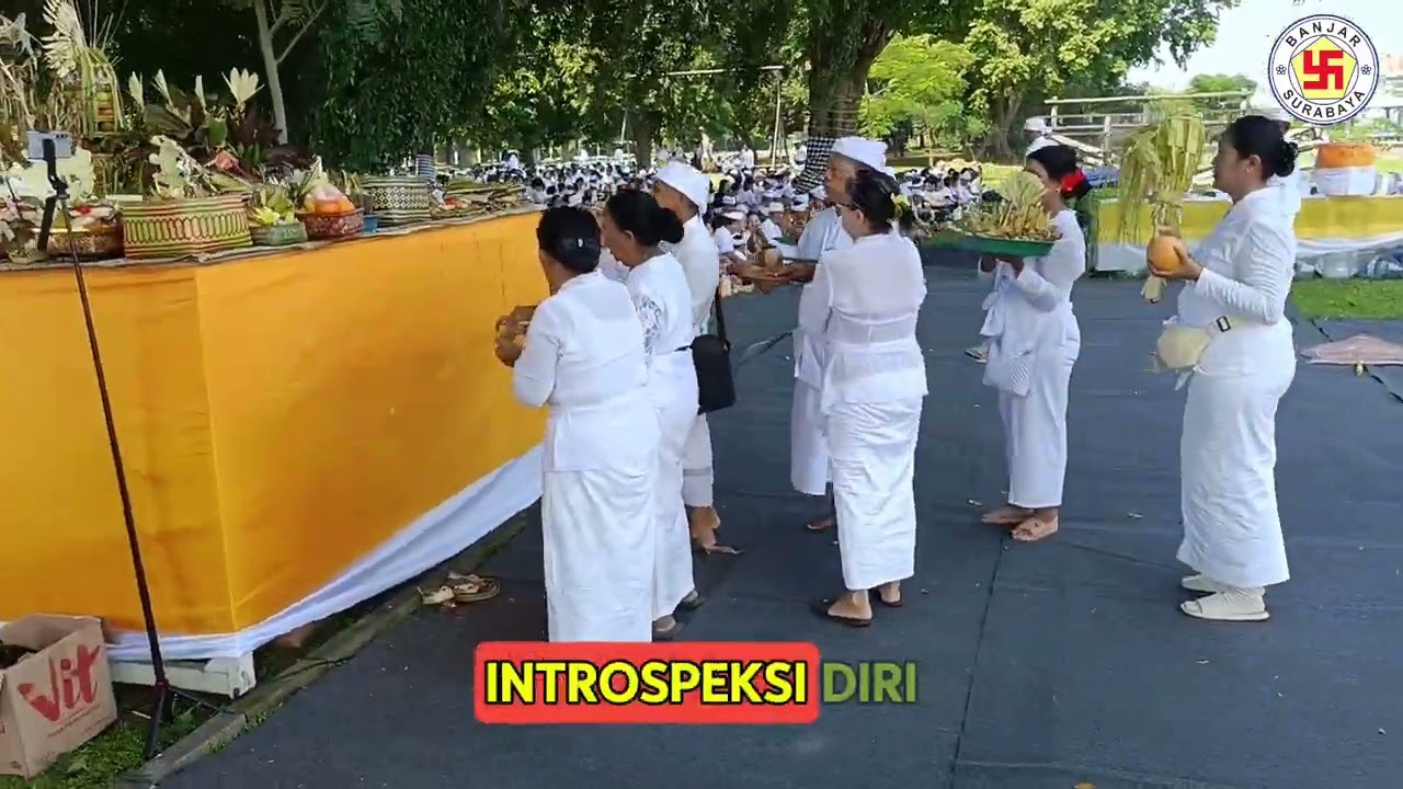 Melasti 2000 Umat Hindu di Pantai Arafuru Bumi Moro Surabaya