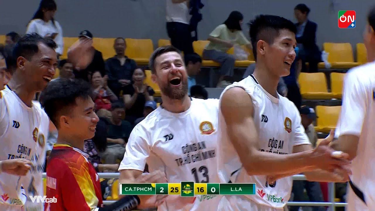 🔥Michal Kubiak - Quốc Duy phô diễn kĩ năng phát bóng khiến khán giả trầm trồ 😱