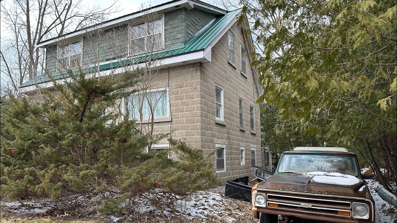 ABANDONED NEIGHBOURHOOD of 1950s houses left completely forgotten